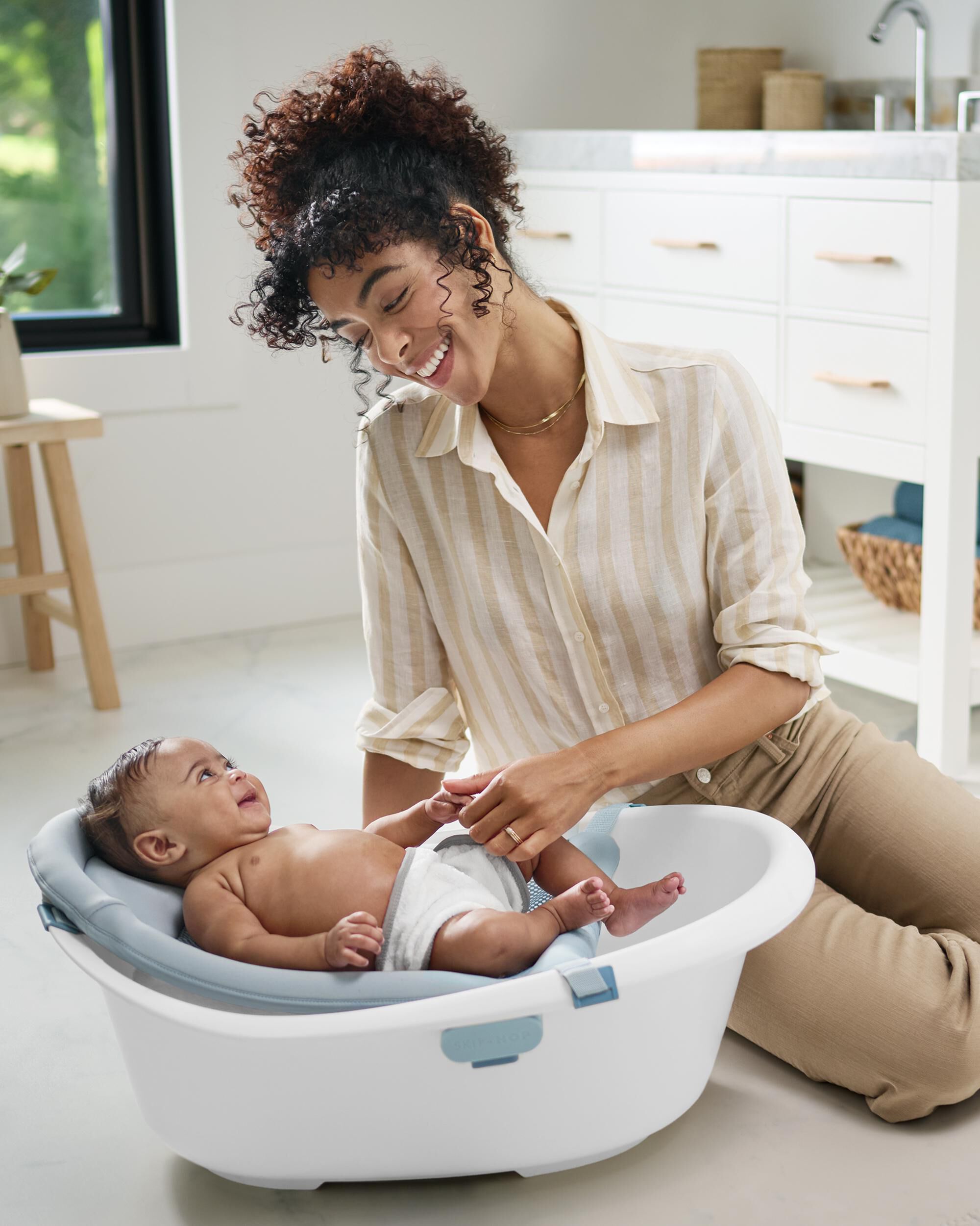 Carter's Wave 4-in-1 Baby Bath Tub